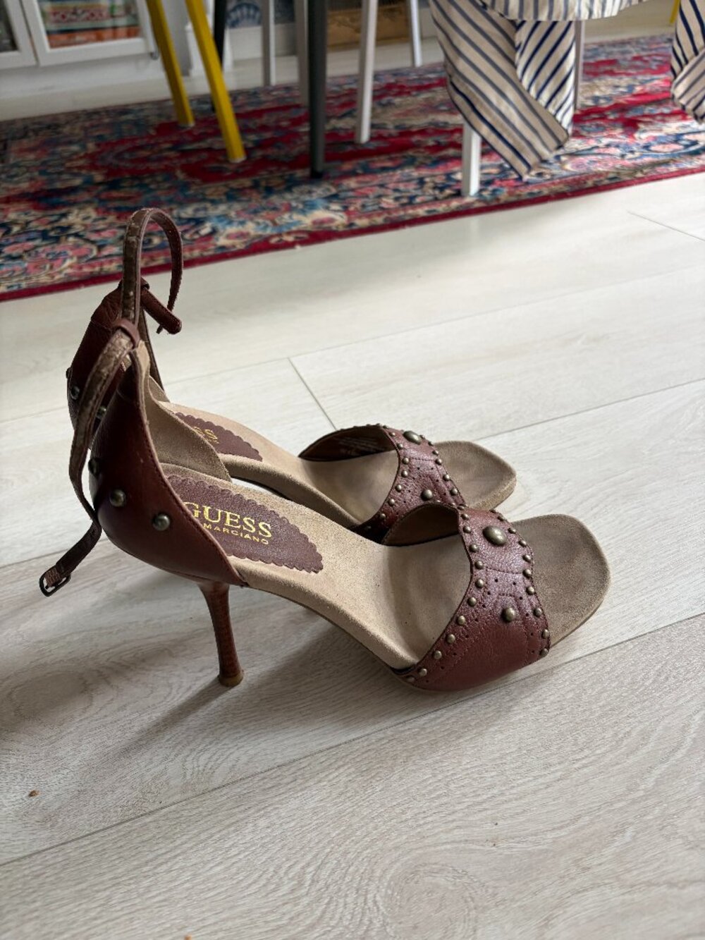 Vintage Guess Leather Size 9 Sandal